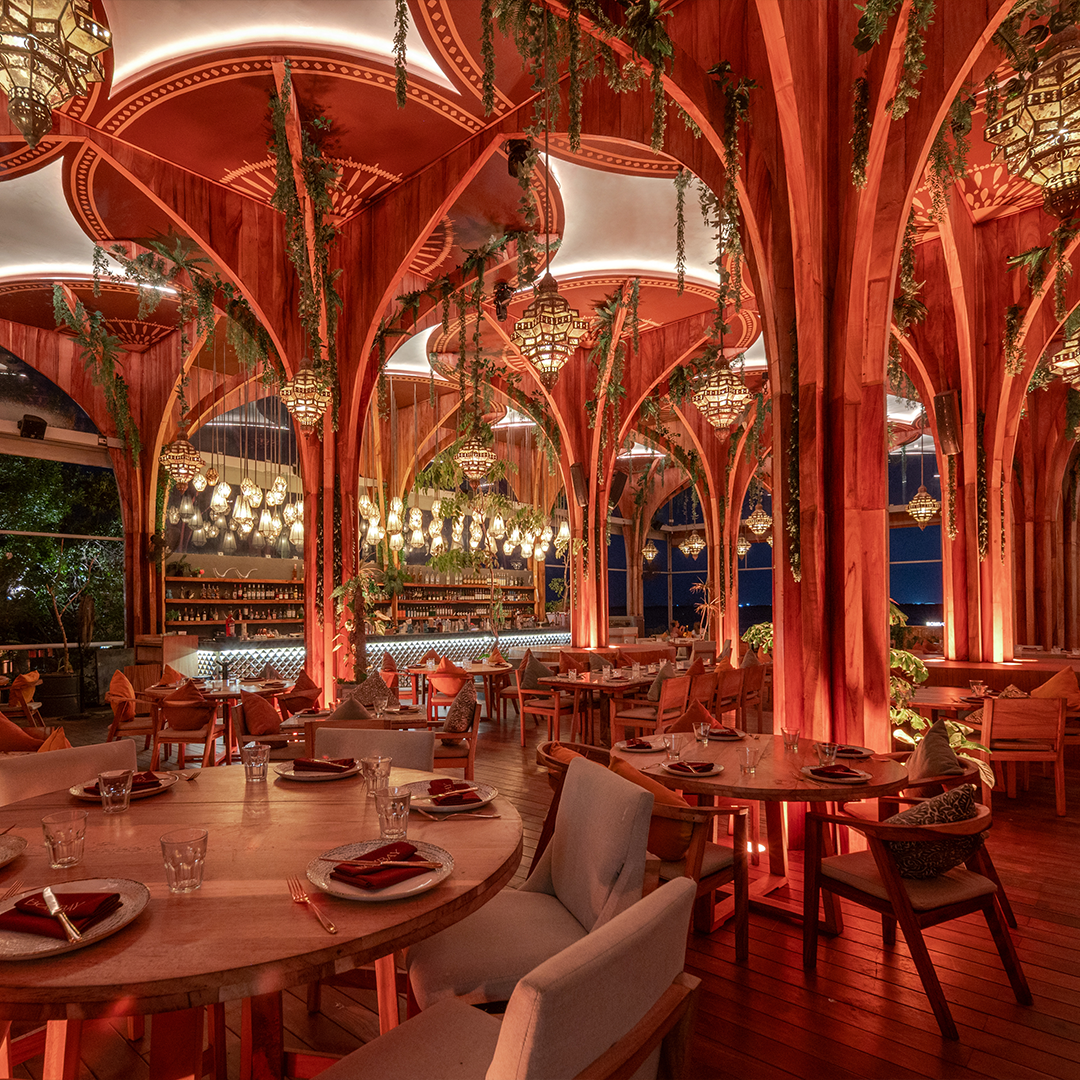 BOMBAY DE NOCHE ESPACIO